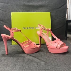 Women 8M Gianni Bini Coral Heels